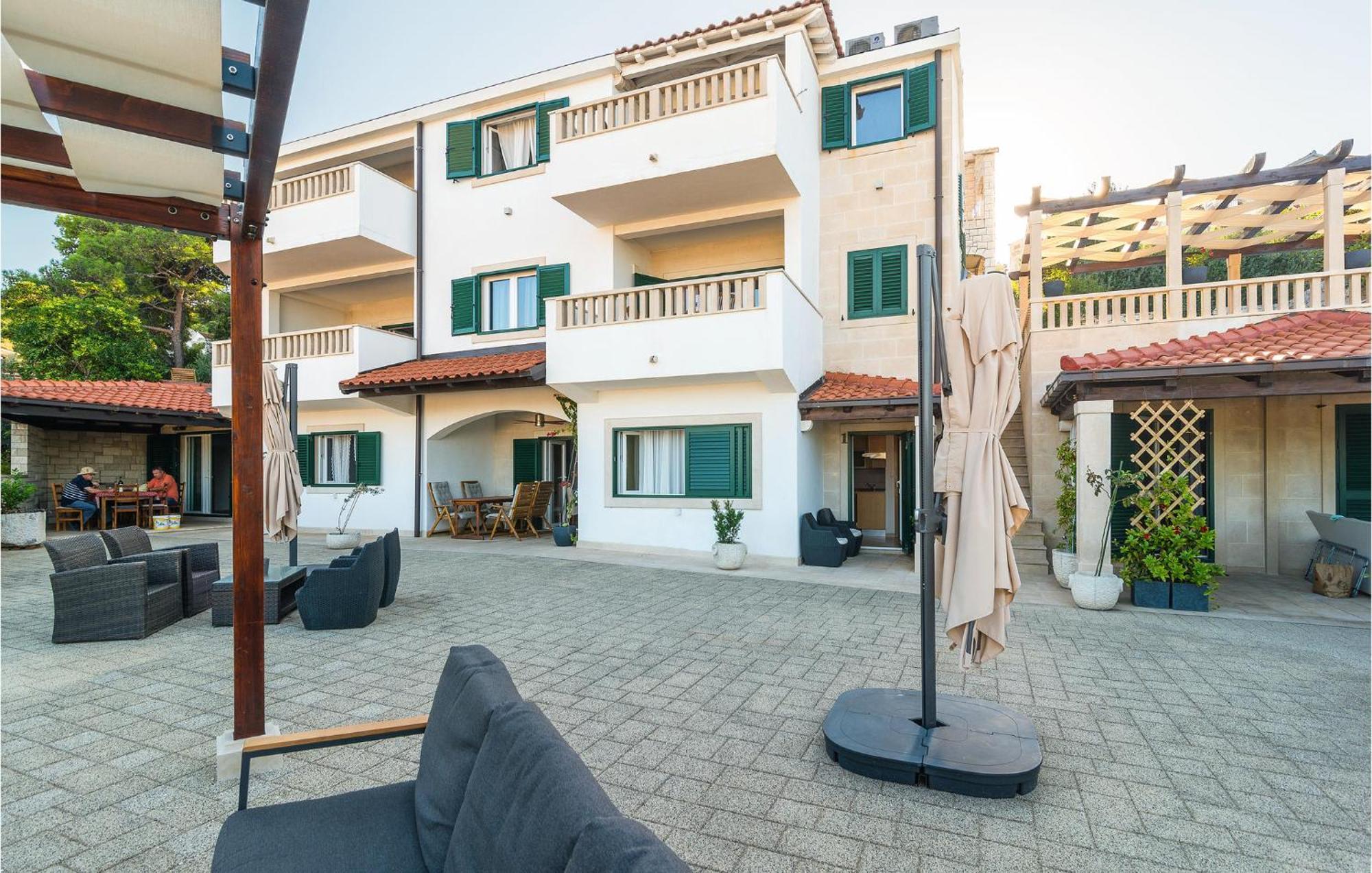 Nice Home In Postira With Outdoor Swimming Pool Bagian luar foto
