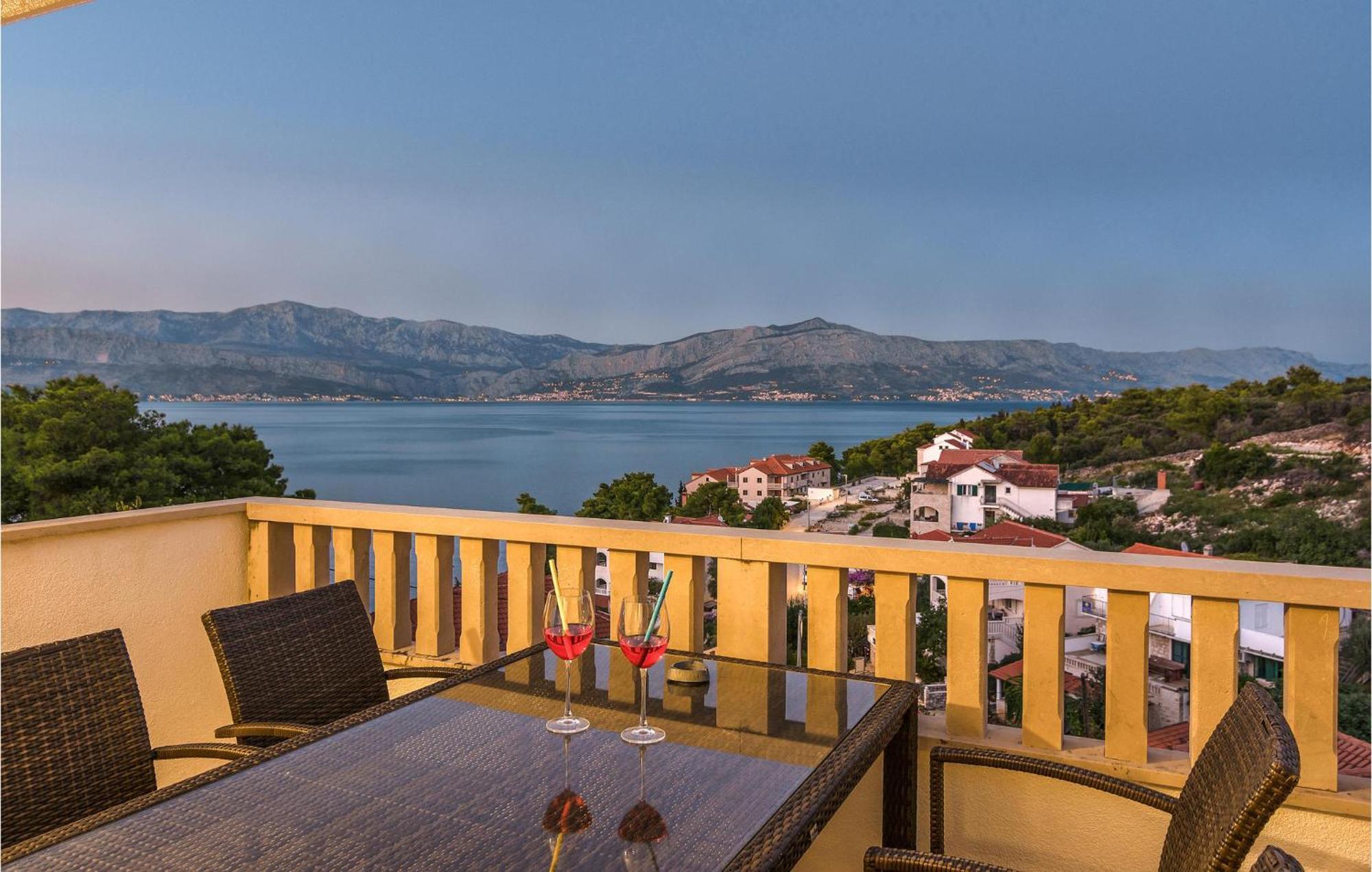 Nice Home In Postira With Outdoor Swimming Pool Bagian luar foto