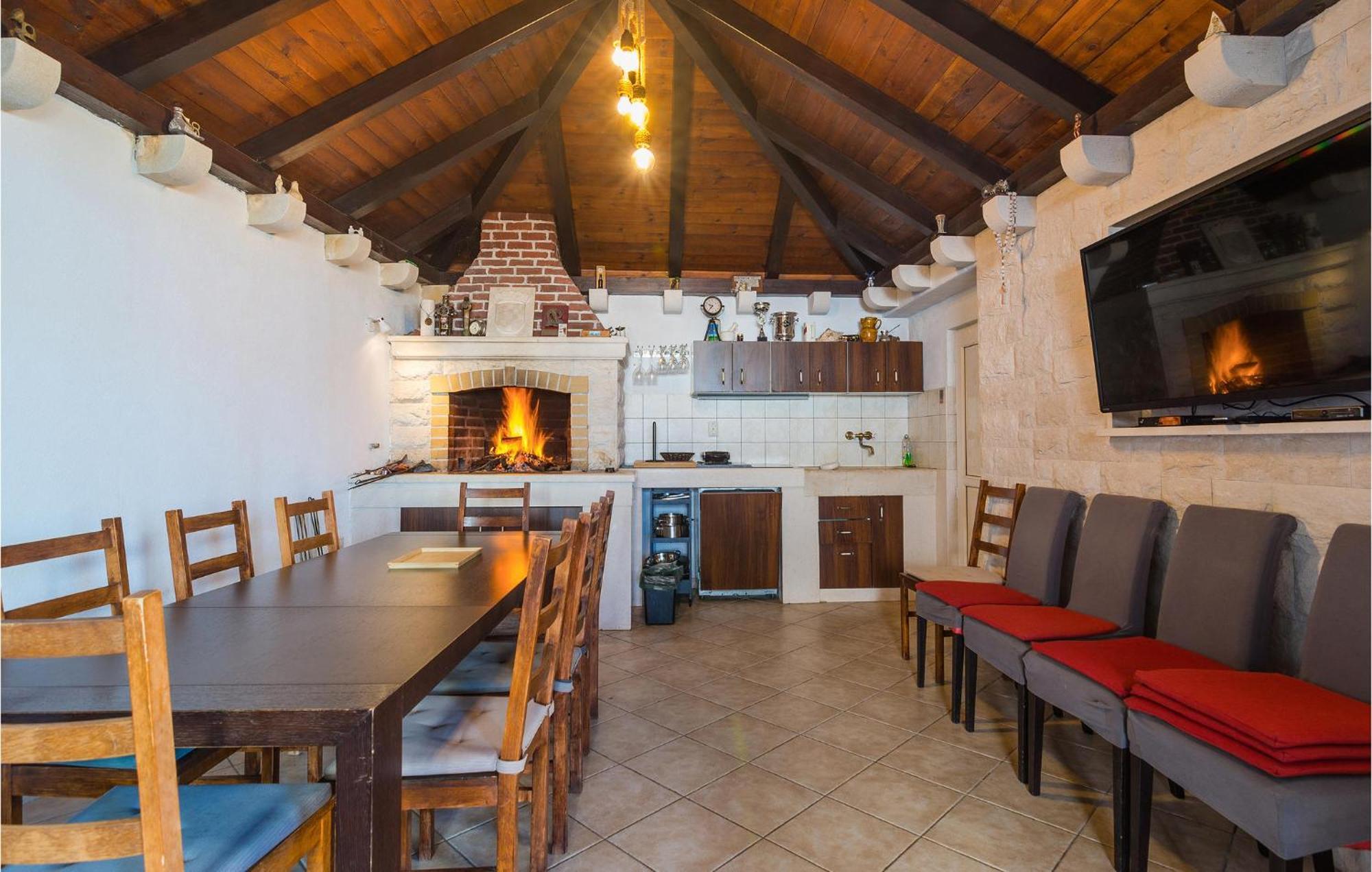 Nice Home In Postira With Outdoor Swimming Pool Bagian luar foto