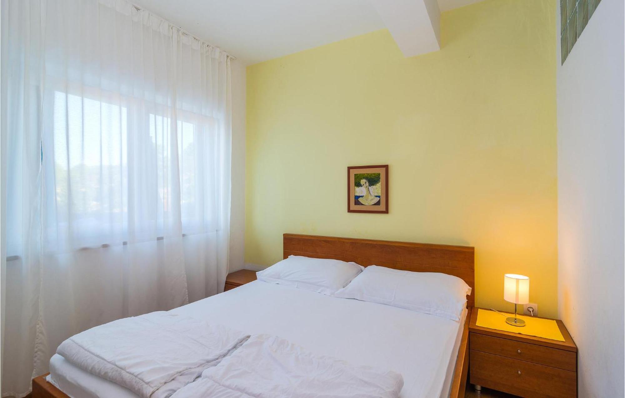 Nice Home In Postira With Outdoor Swimming Pool Bagian luar foto